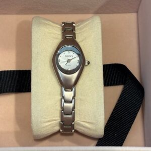 Gucci Vintage Women's Silver Stainless Steel Teardrop Bracelet Watch